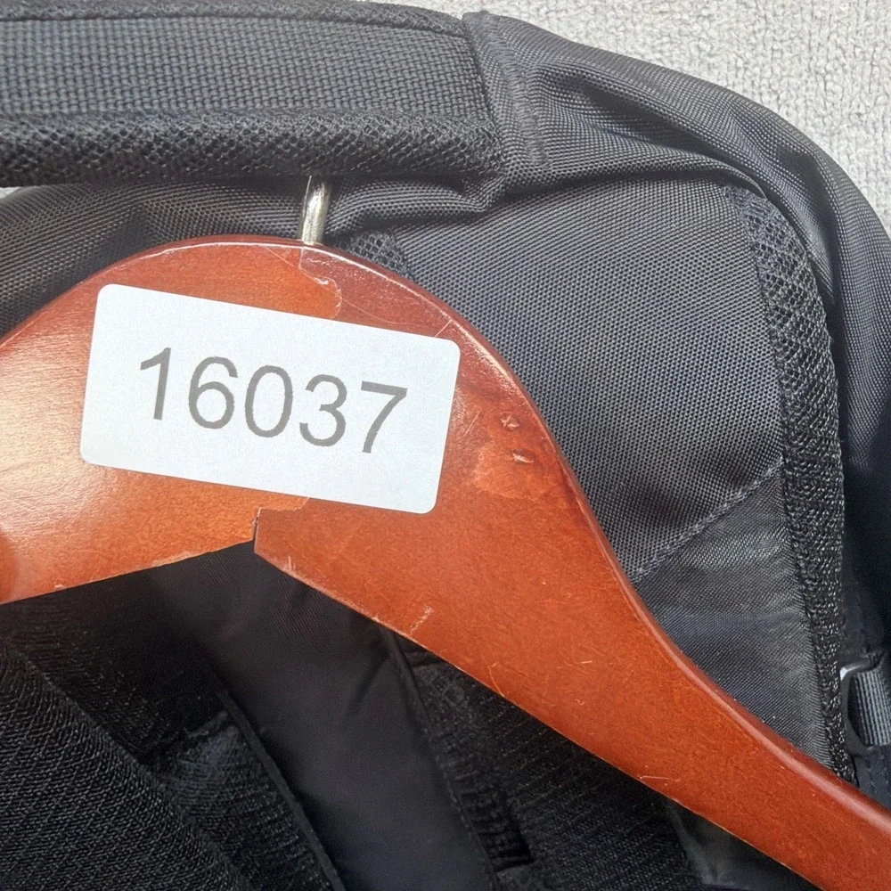 The North Face 28L Backpack Black Laptop‎ Travel School FlexVent